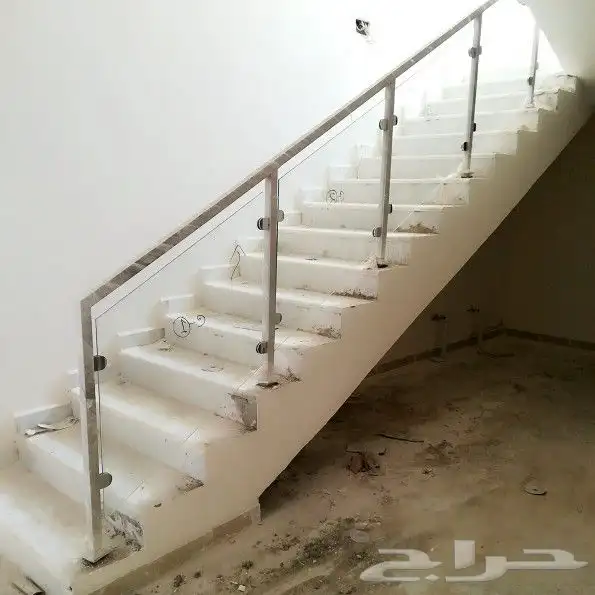 درج داخلي وأعمال درابزينات من الزجاج والاعمده 4