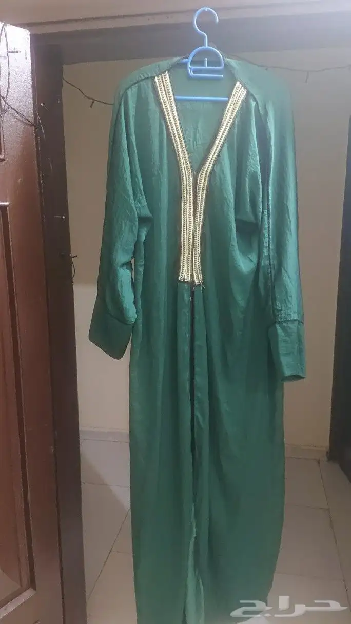 عباية نسائي ملونة مشكلة مستعمل نضيف جداا مقاس 58 3 الوان 3