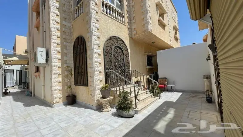 للبيع فيلا فاخره في حي البساتين موقع مميز 0
