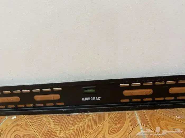 حامله تلفزيون جداري و رف نظيف جدا 0