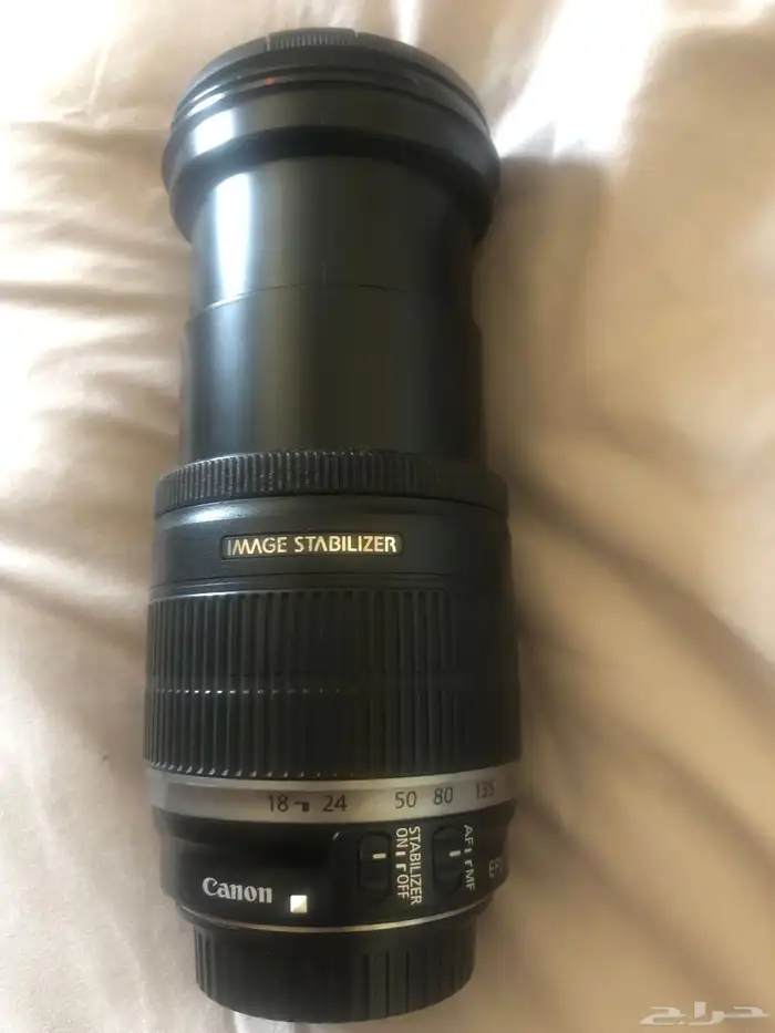 عدسة كاميرا كانون 1