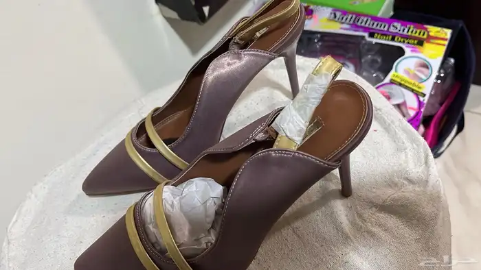 ملابس جديده بلوفر نسايء فخم واحذيه 11