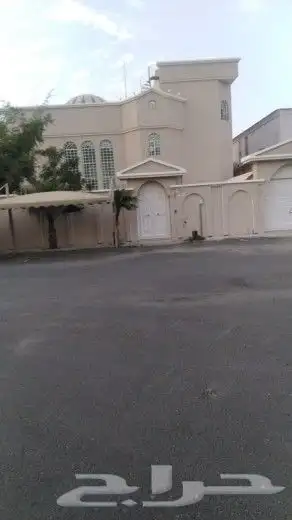 فيلا للبيع بالعوالي 1