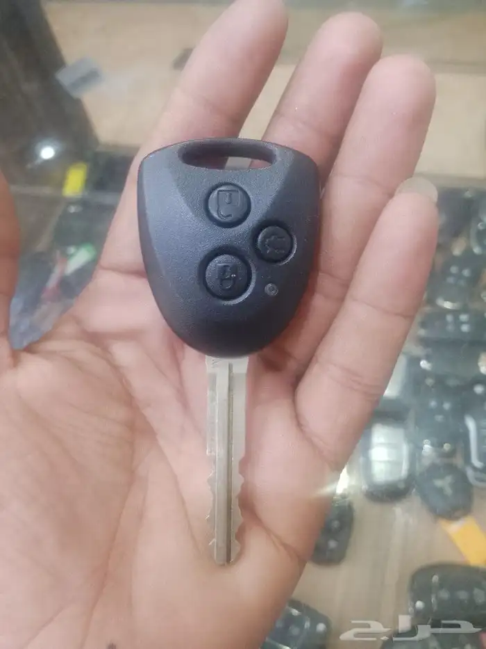 نسخ وبرمجة جميع انواع مفاتيح السيارات بدل فاقد أو اسبير والب 0