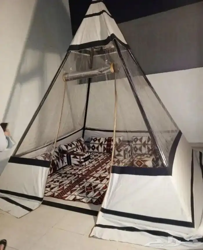 الخيام الهرمية 4