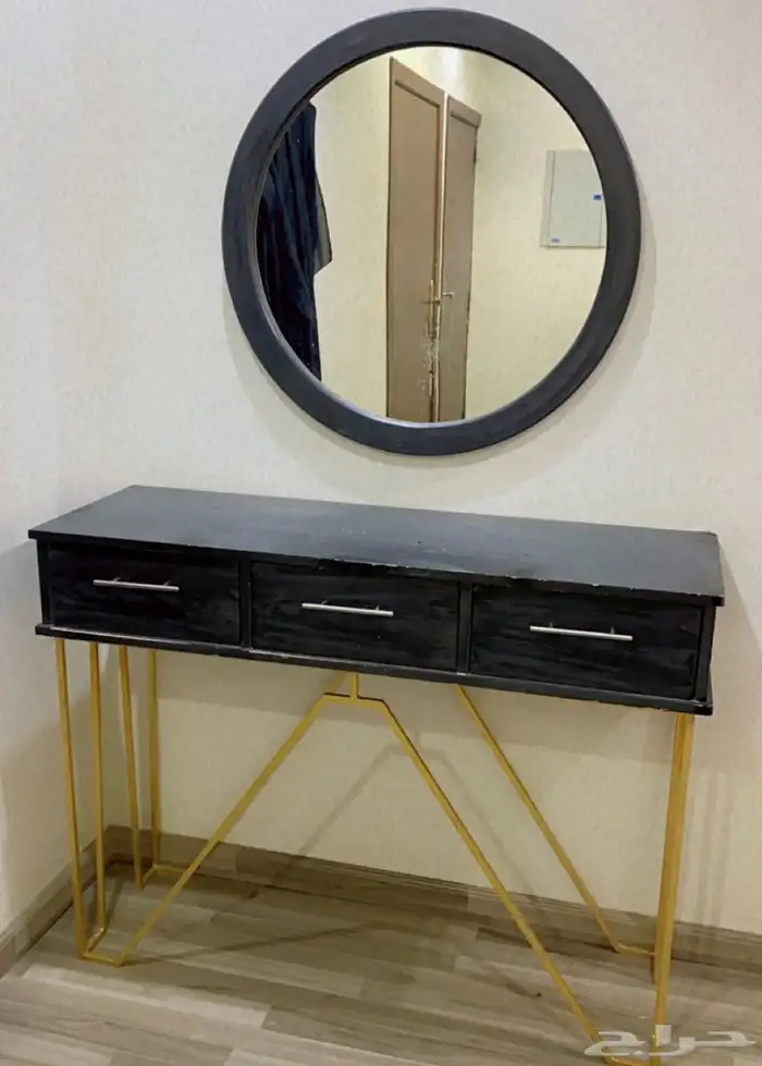 للبيع مدخل وطاولة تلفاز وطاوله ارضيه 1