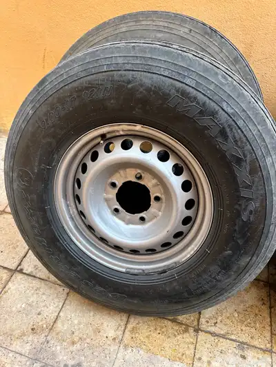 كفرات بلون جيب مع الجنوط مقاس 17 2