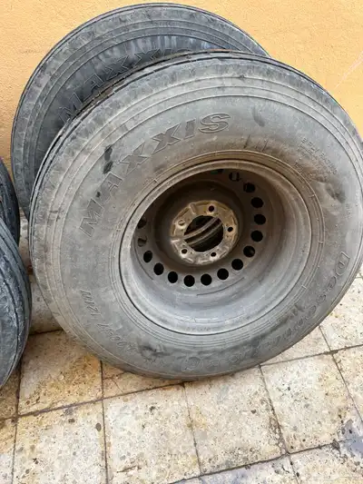 كفرات بلون جيب مع الجنوط مقاس 17 3