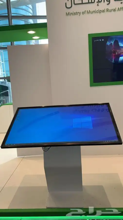 شاشات للبيع شاشه طوليه_شاشه عارضيه جميع انوع الشاشات 1