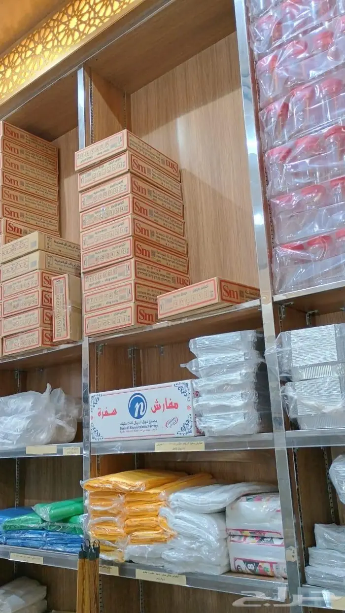 (فرصة) للبيع 5 ريال للرف فقط رفوف خشب مع حافة ستانلس جميلة 1