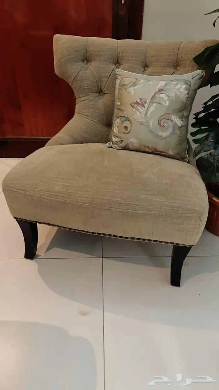 كنب وطاولة سفرة للبيع 5