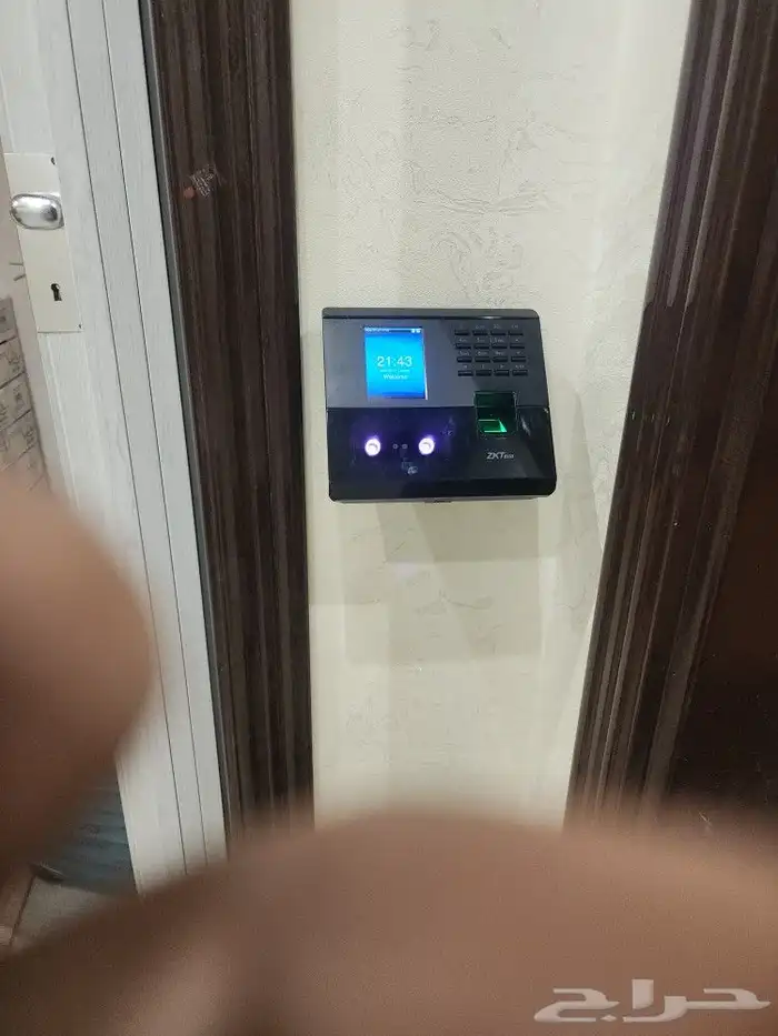 فني كمرات مراقبه. سنترال انتركم ويفاي جهاز بصمه 0