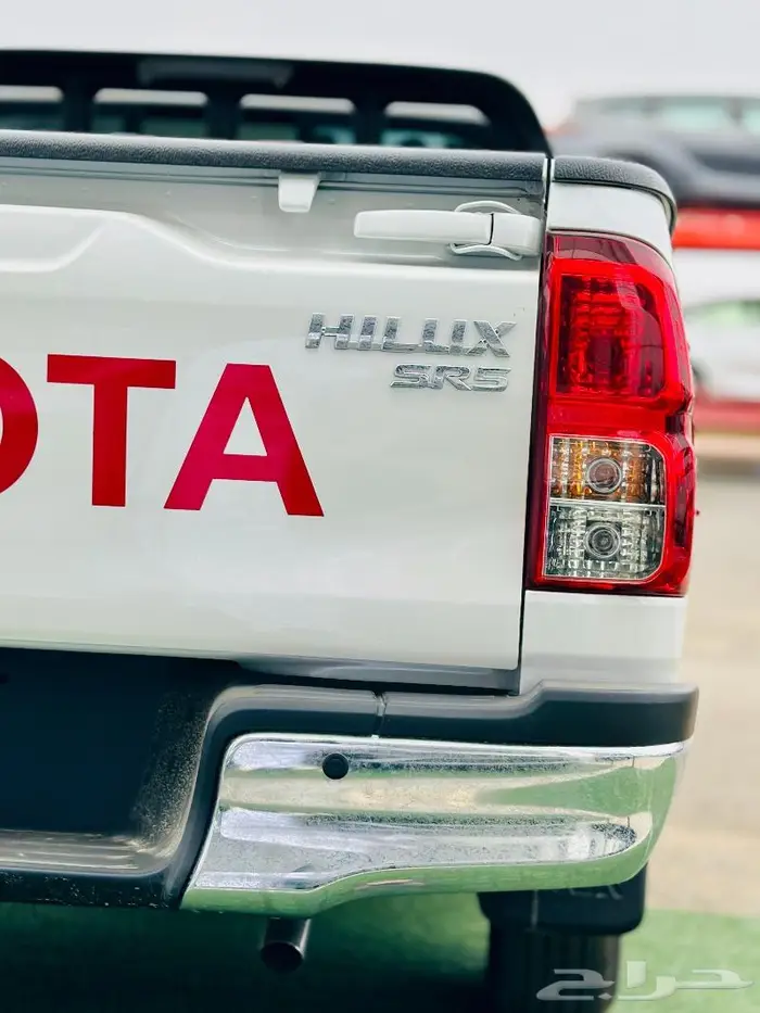 تويوتا هايلكس غمارتين GLX2 بنزين كروم 2025 6