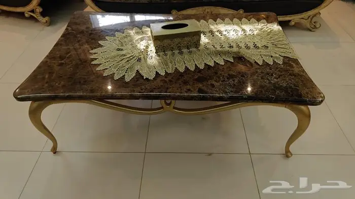 كنب وطاولة سفرة للبيع 2