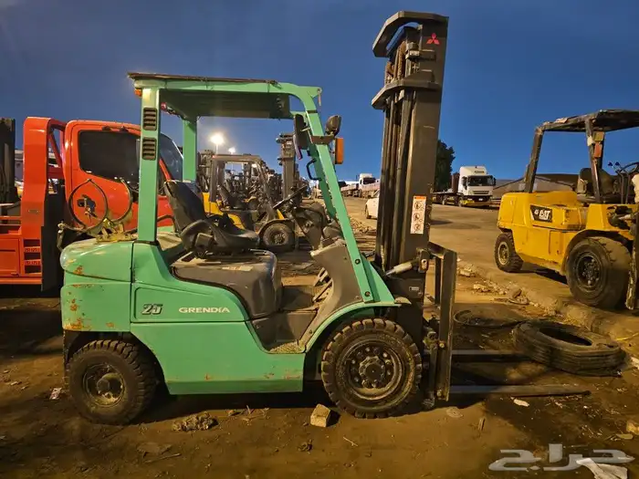 تأجير رافعه شوكيه فوركلفت للايجار بترول وغاز وديزل 1