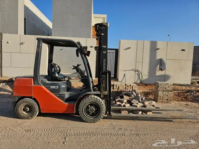 تأجير رافعه شوكيه فوركلفت للايجار بترول وغاز وديزل 4