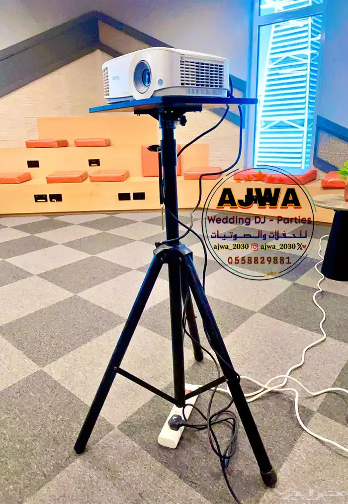 تاجير شاشه بروجكتر 1