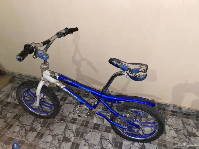 سيكل كوبرا ازرق للبيع بس الكفر الي ورا منسم و اسوم عندك 2