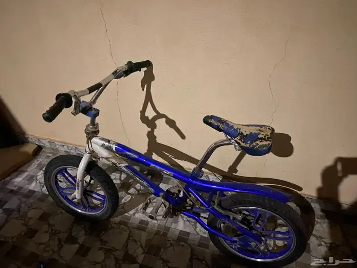 سيكل كوبرا ازرق للبيع بس الكفر الي ورا منسم و اسوم عندك 1