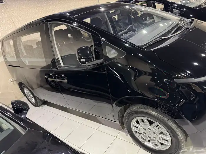 ستاريا 2025 اصفار للايجار 1