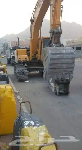قلابات سكس تريلات شيولات بوكلينات دينات للايجار للمقاولات 0
