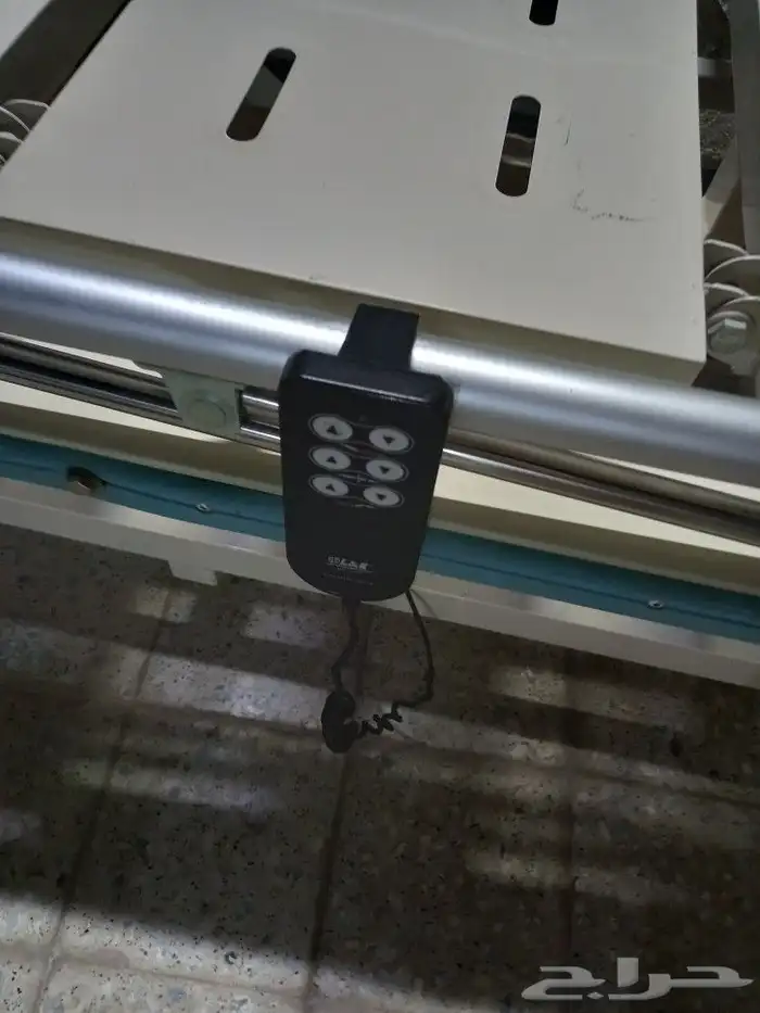 سرير طبي نظيف جدا مع الفرشه 0
