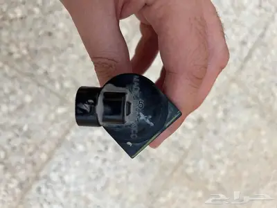 حساس ماء المساحات الي يطلع عندك علامه بالطبلون 0