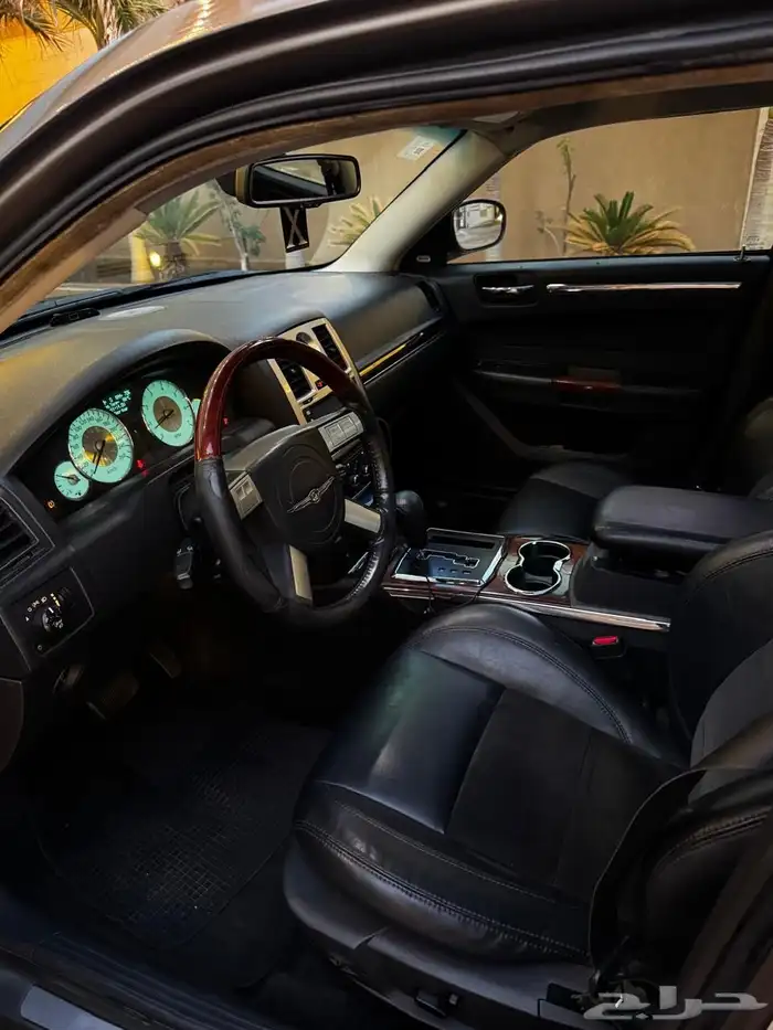 كرايزلر C300 هيمي 2010 نظيفة للبيع 6