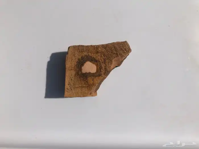 حجر طبيعي برسم طبيعي على شكل قلب 0
