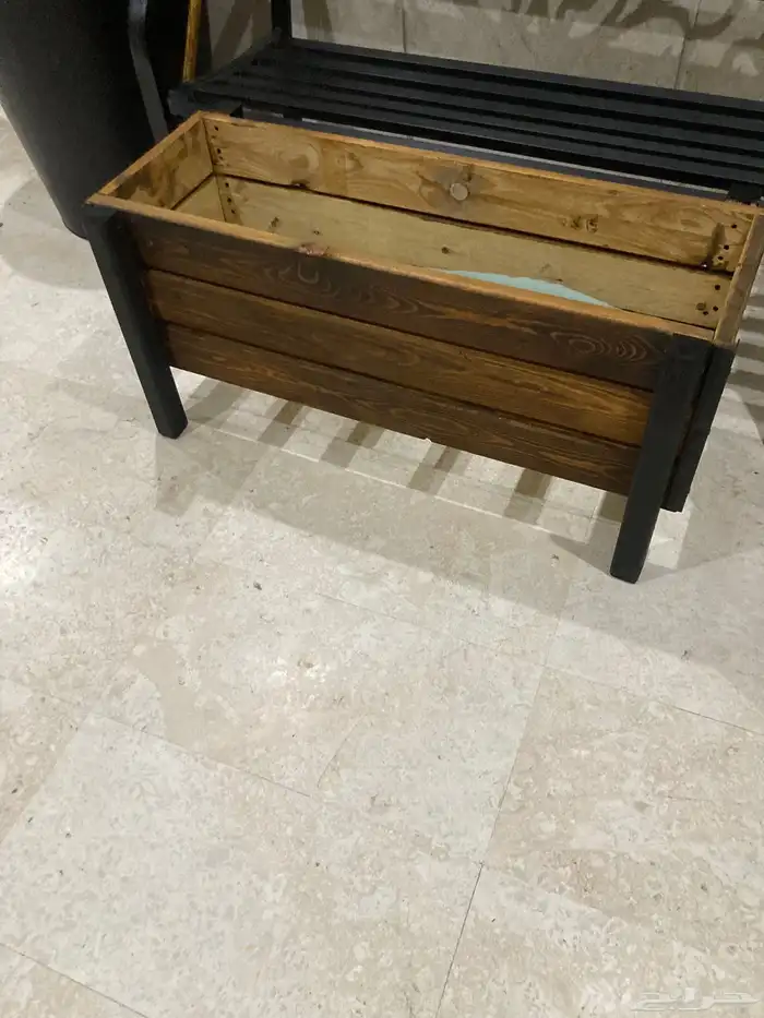 كرسي خشبي قاعده حديد وطاوله 9