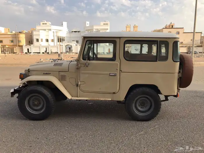 ( تم البيع ) تويوتا ربع مصندق موديل 1982 1