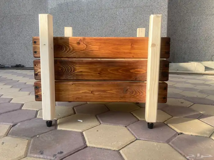 كرسي خشبي قاعده حديد وطاوله 8