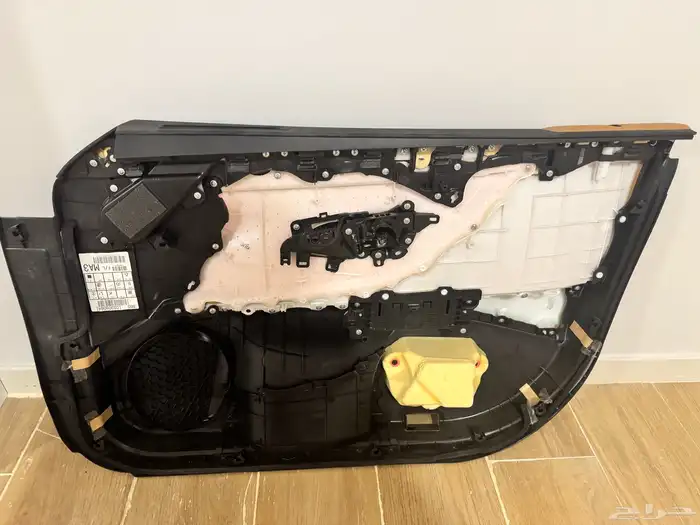 ديكور باب لكزس es من 2022 الى 2025 2