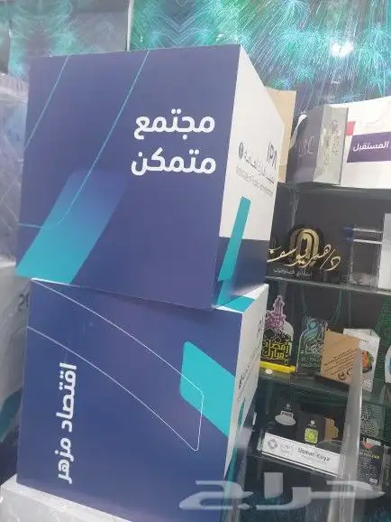 طباعة وتفصيل دروع مكاتب وتفصيل كرستال حسب الطالب وتقويم خشبي 49