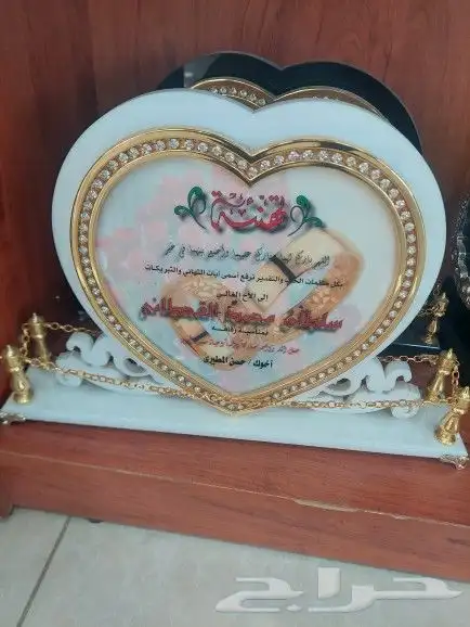 طباعة وتفصيل دروع مكاتب وتفصيل كرستال حسب الطالب وتقويم خشبي 23