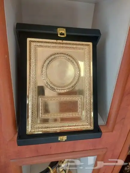 طباعة وتفصيل دروع مكاتب وتفصيل كرستال حسب الطالب وتقويم خشبي 22