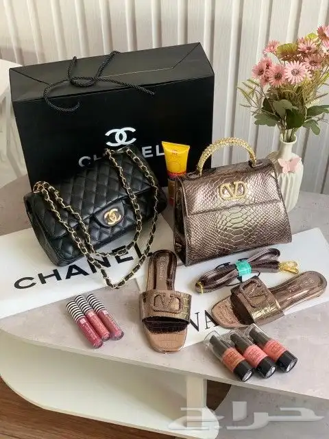 هدايا نسائيه ماركة شانيل و فالنتينو 0
