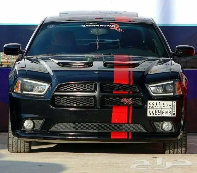 للبيع كبوت تشارجر اصلي 2012 مع ديكور فتحات كاربون فايبر 2