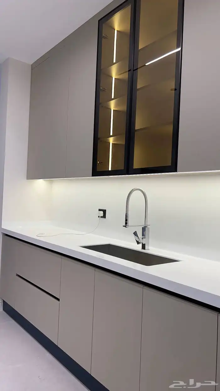 مطابخ مودرن كلاسيك 2025 11