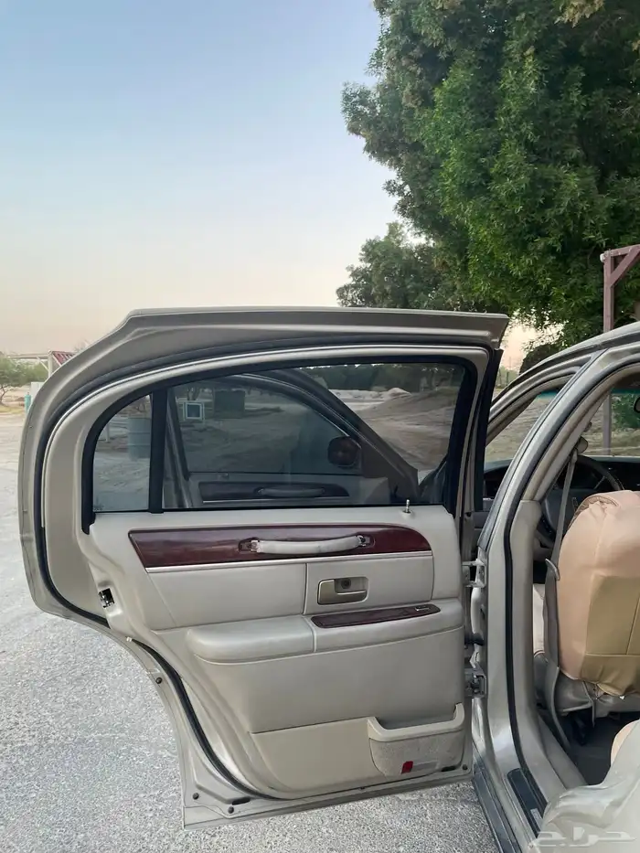 لنكولن تاون كار 2005 29