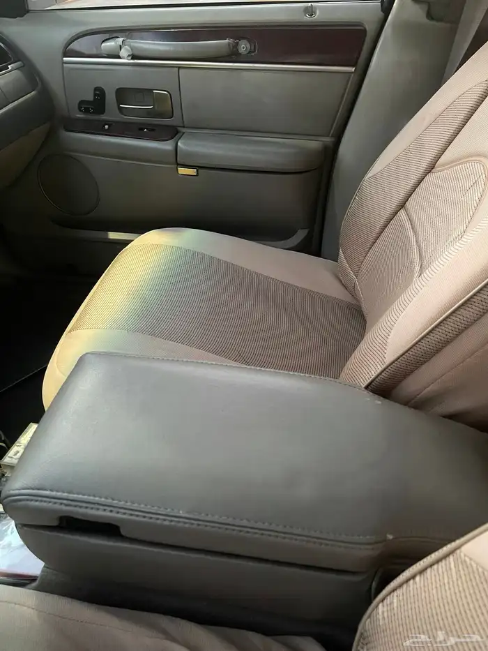 لنكولن تاون كار 2005 39
