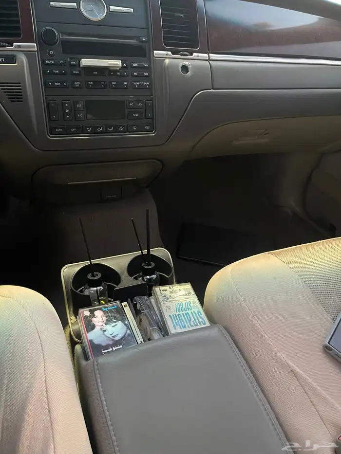 لنكولن تاون كار 2005 40
