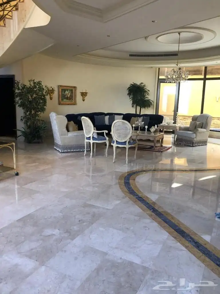 فيلا فاخرة للبيع في حي النعيم 8