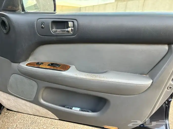 لكزس LS 400 نظيف 12