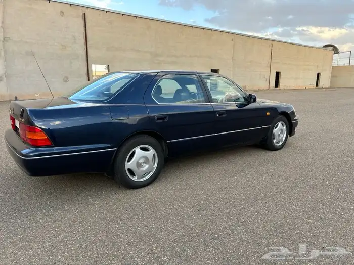 لكزس LS 400 نظيف 3