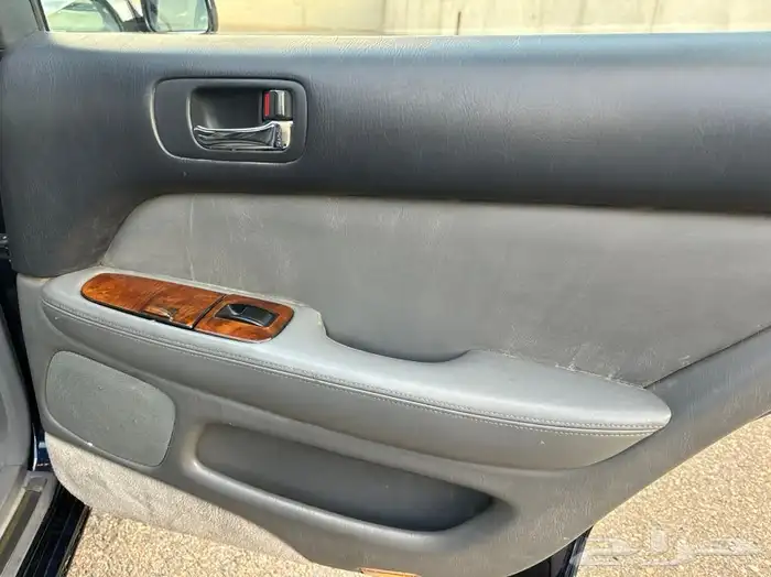 لكزس LS 400 نظيف 10