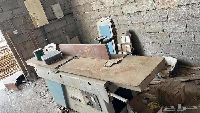 عدد 10 سيارات ومحول كهربائي ومكاينة لحام وأدوات نجارة للبيع 78
