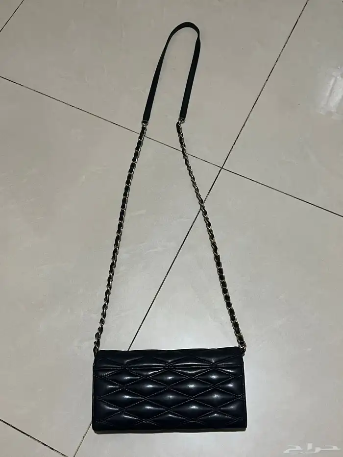 شنطة مستعمله من DKNY 3