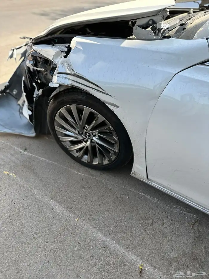 للبيع لكزس مصدوم موديل 2020 (( مباعه )) 2