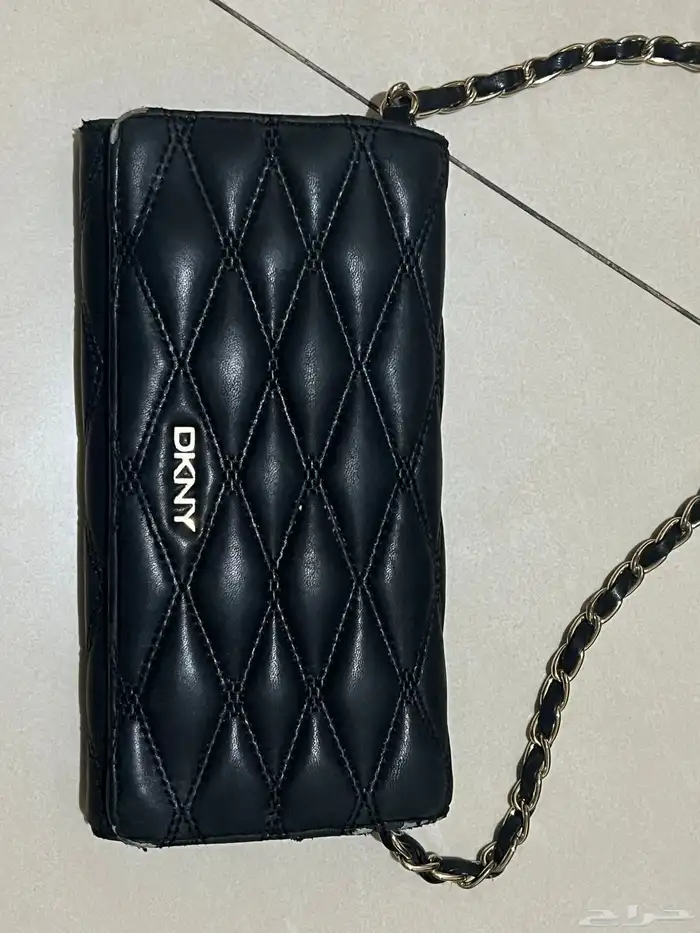 شنطة مستعمله من DKNY 2